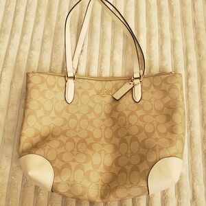 Coach Tan Zig Zip Tote Signature Tote Bag Tan & Creme NWT